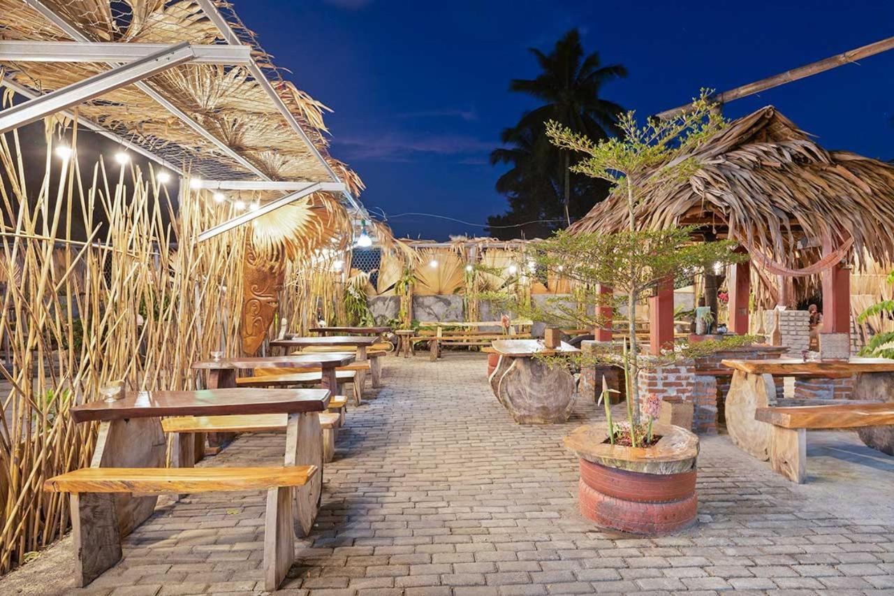 Onong'S Homestay & Cafe Tomohon Exterior foto